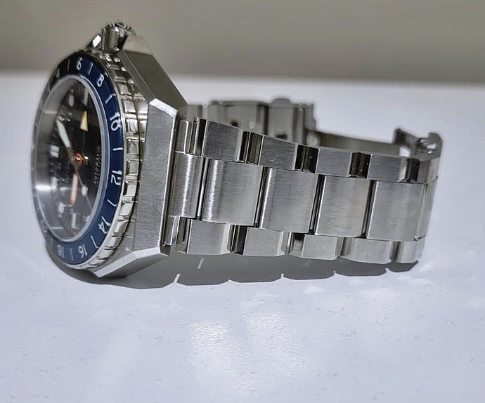 Spinnaker Dumas GMT Dalgıç Kol Saati İncelemesi
