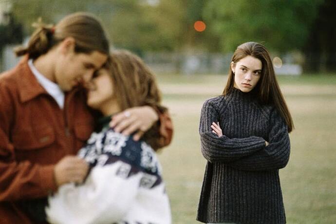 Kıskanç kadın :D saygı sıfır bencee :D