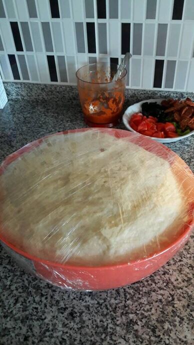 Evde Pizza Yapıyoruz: Mis Gibi, Sıcak Sıcak Sıcak🍕