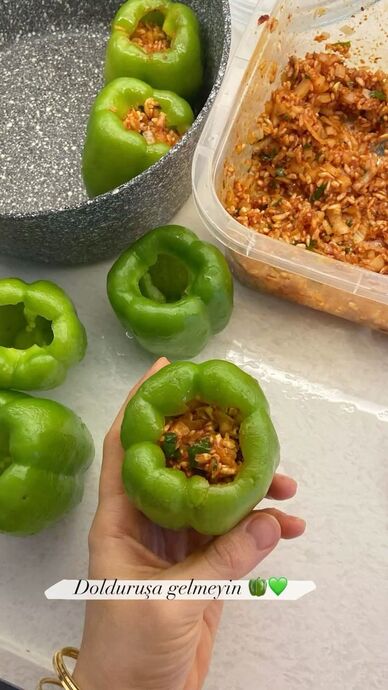 💚 Zeytinyağlı Biber Dolması: Mis Gibi Ege Esintisi 💚