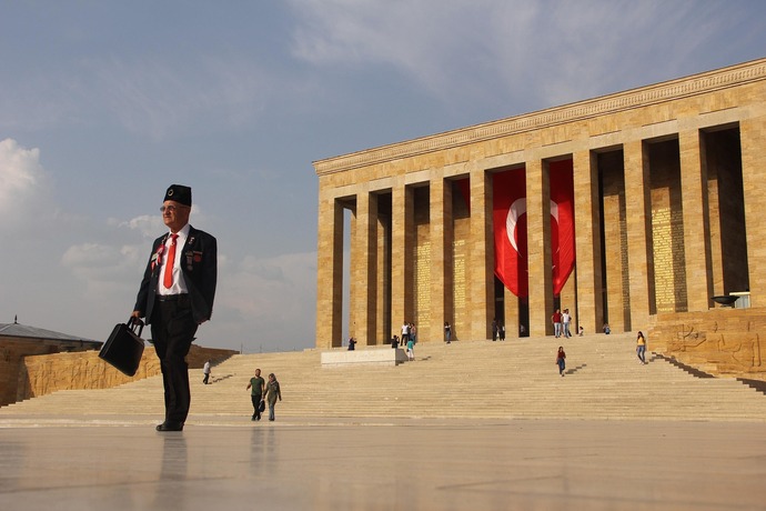 19 Kasım Dünya Erkekler Günü: Görünmeyen Yükleri Konuşma Zamanı