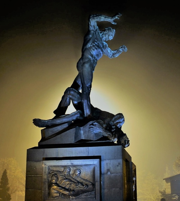 Zafer (Utku) Anıtı - Afyon