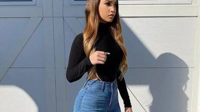 Kasım İndirimlerinde Denim Avı: Doğru Jean’i Bulmanın Altın Kuralları 👖✨