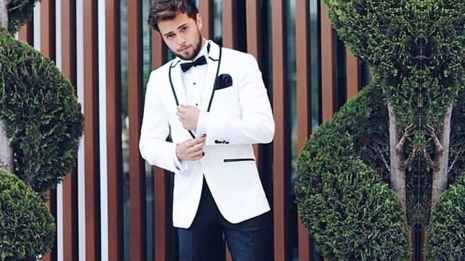 Kasım İndirimlerinde Smokin Avı: Şıklığı Yarı Fiyata Kapma Zamanı 🤵✨