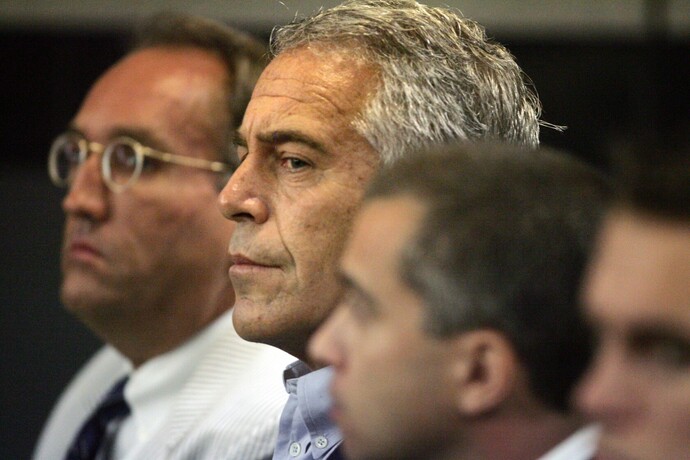 Kapalı Kapılar Ardında: Epstein Dosyaları ve Yarım Kalan Adalet