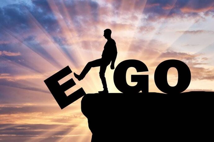 Özgüven ve Ego Arasındaki İnce Çizgi