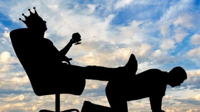 ​Ruhunuzu Yoran O Labirent: Narsistik Bir İlişkide Olduğunuzun 5 Görünmez İşareti