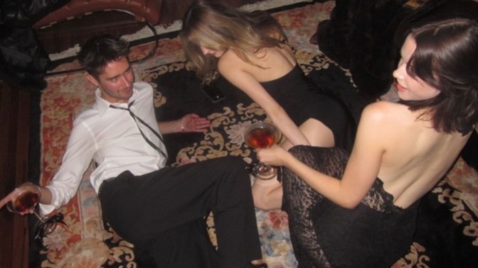 Cuckold Fantezisi Nedir? Son Yılların En Çok Merak Edilen İlişki Dinamiklerinden Biri