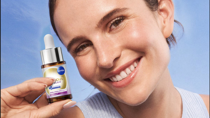 Aradığın O Cam Cilt Etkisi: Anında 3D Parlaklık Veren Skin Glow Rutini ✨💎
