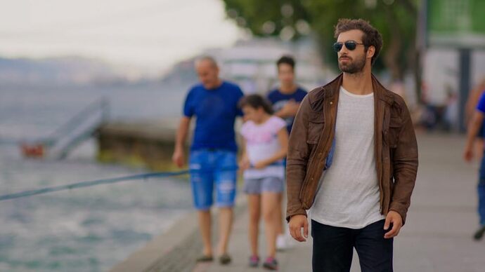 Her Ay 1 Karakter: Poyraz Karayel ve Gülüşünün Ardında Saklanan Fırtına