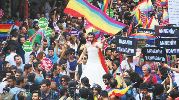 Tabularınızı yıkın .! Eşcinselller vardır,hep olacak.