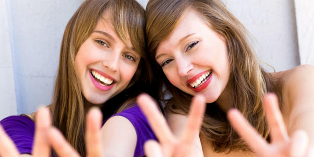 Kızların Kendilerini Çekici Gösterdiğini Zannettiği 8 Özellik