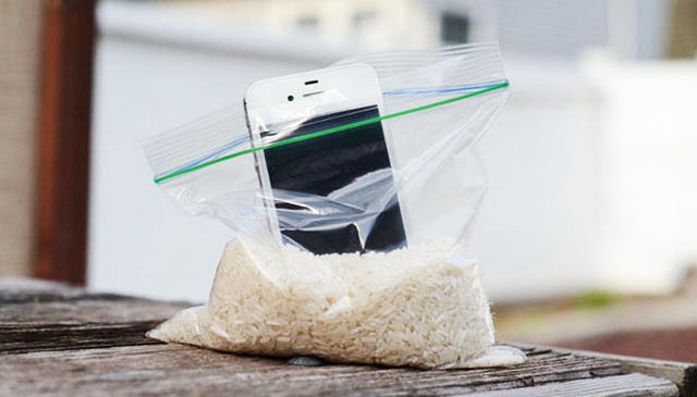 Telefonunuz Suya Düştüğünde, Yapmanız Gerekenler.