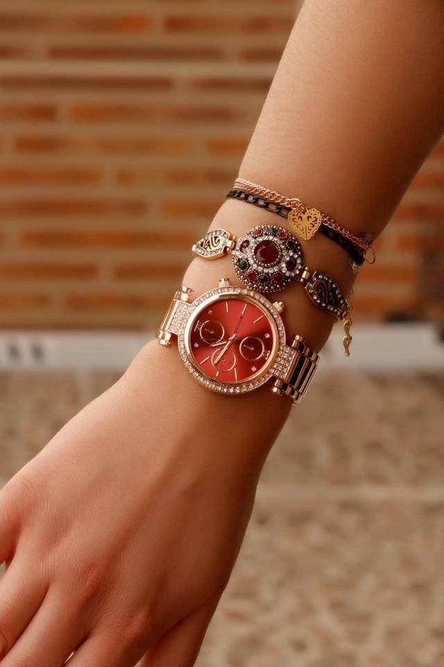 Rose Gold Saatlerle Yıldız Gibi Görünün