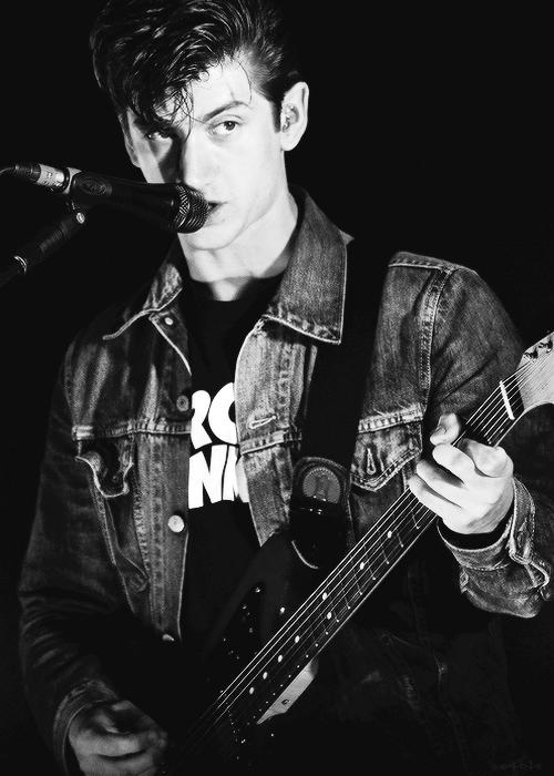 Arctic Monkeys'e Ait 15 Şarkı Önerisi