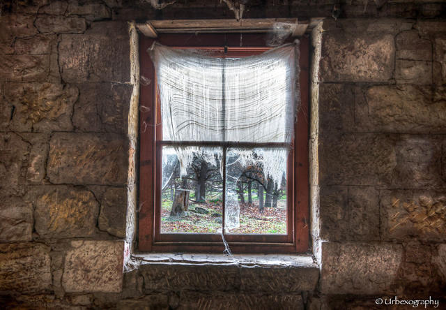 Terkedilmiş Evler ve Manzaraları