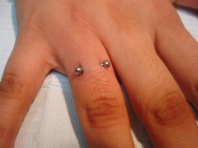 Sıradışı Yerlere Takılan Sıradışı Piercingler