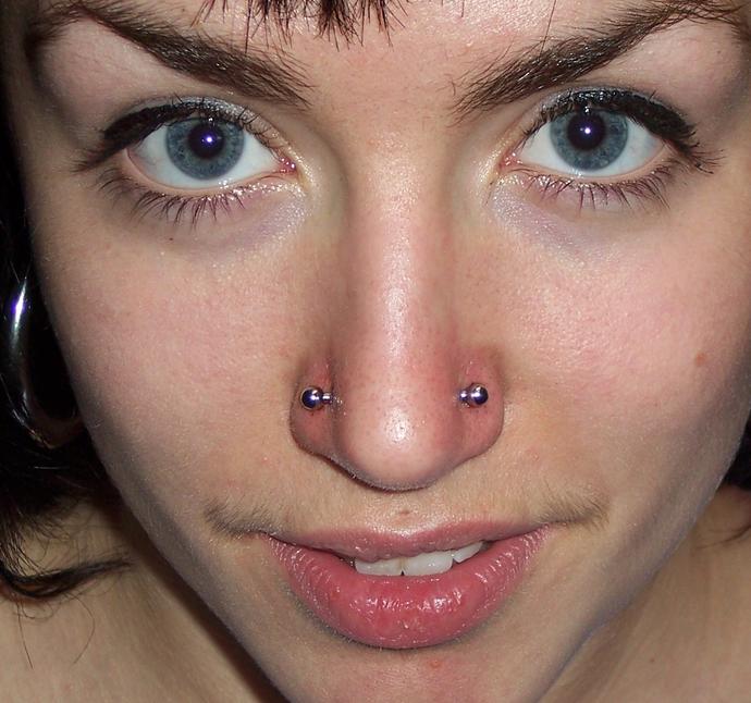 Sıradışı Yerlere Takılan Sıradışı Piercingler