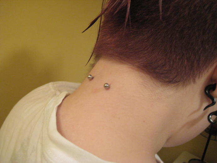 Sıradışı Yerlere Takılan Sıradışı Piercingler