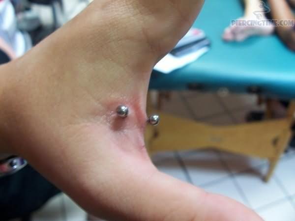 Sıradışı Yerlere Takılan Sıradışı Piercingler