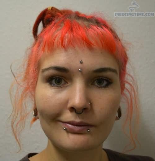 Sıradışı Yerlere Takılan Sıradışı Piercingler