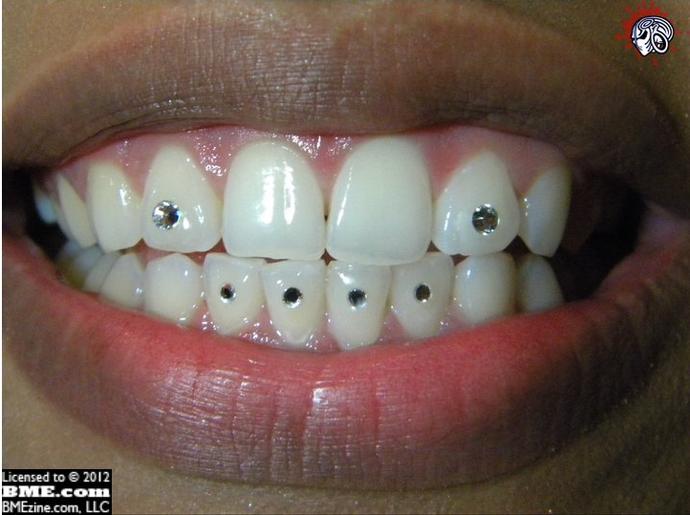 Sıradışı Yerlere Takılan Sıradışı Piercingler