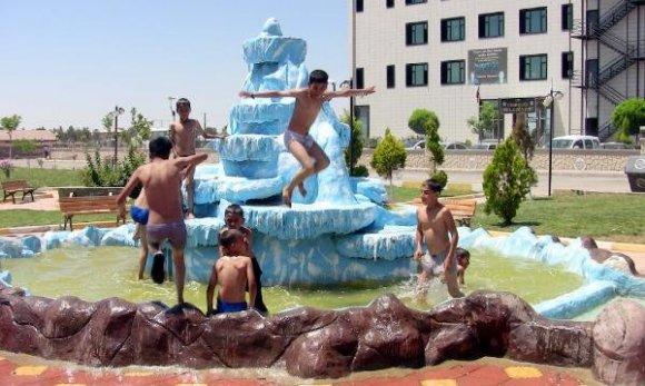 Karpuz Kabuğu Denize Düştü