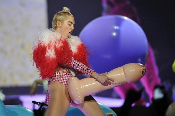 Miley Cyrus'un Değişimi - Miley Nasıl Değişti?