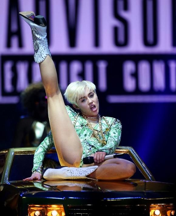 Miley Cyrus'un Değişimi - Miley Nasıl Değişti?