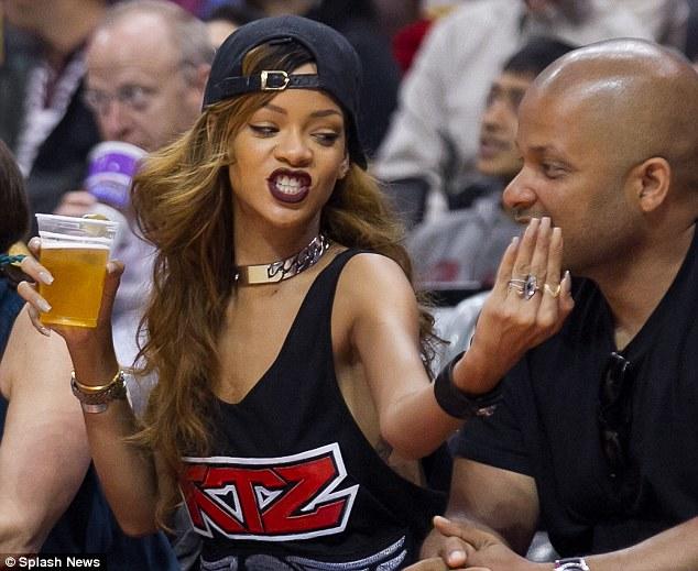 Rihanna, 10 Maddede Bambaşka Bir Riri