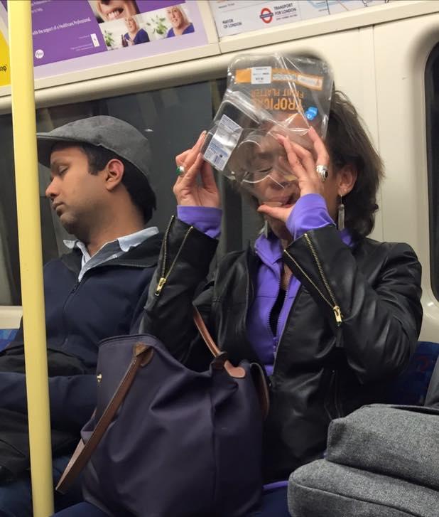 Yeni bir çılgınlık ! > "Women who eat on tubes"
