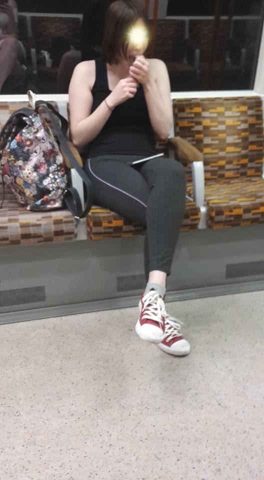Yeni bir çılgınlık ! > "Women who eat on tubes"