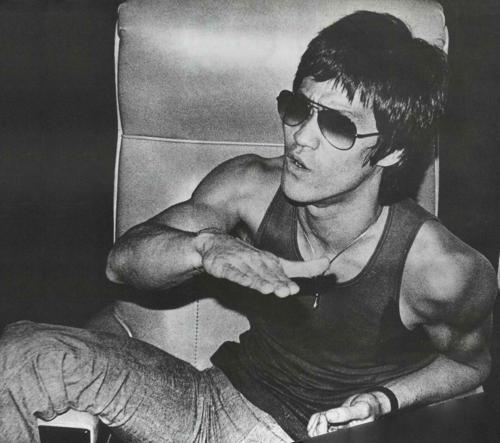 Bruce Lee Kimdir ve Nasıl Efsane Oldu?