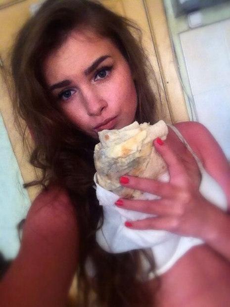Yeni Moda:Dürüm Yerken Selfie