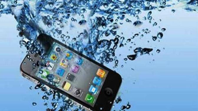 Suya Düşen Telefonu Nasıl Kuruturuz?