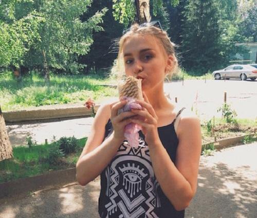 Döner Yerken Fotoğraf Koyma Akımı