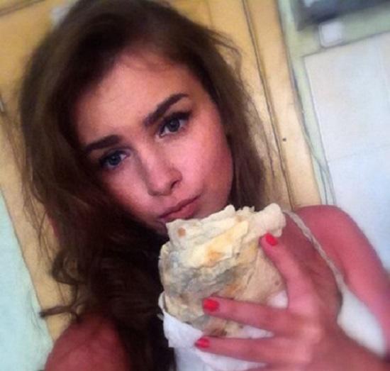 Döner Yerken Fotoğraf Koyma Akımı