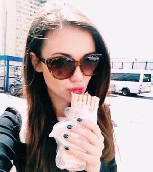 Döner Yerken Fotoğraf Koyma Akımı