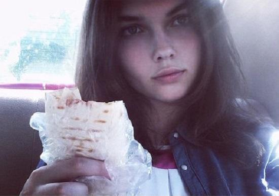 Döner Yerken Fotoğraf Koyma Akımı