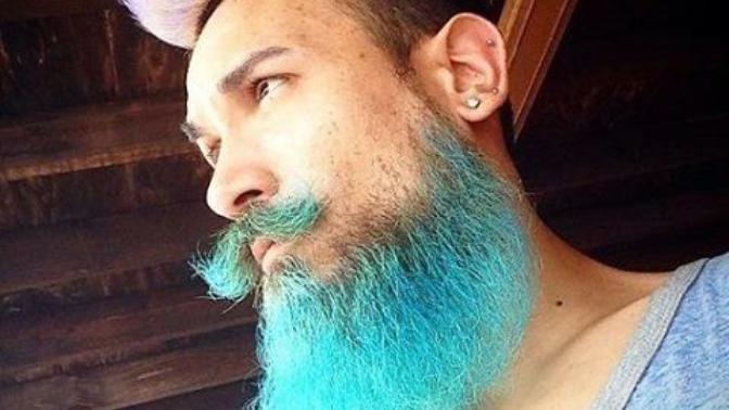 Yeni Erkek Modası: Saçı Sakalı Rengarenk Boyamak