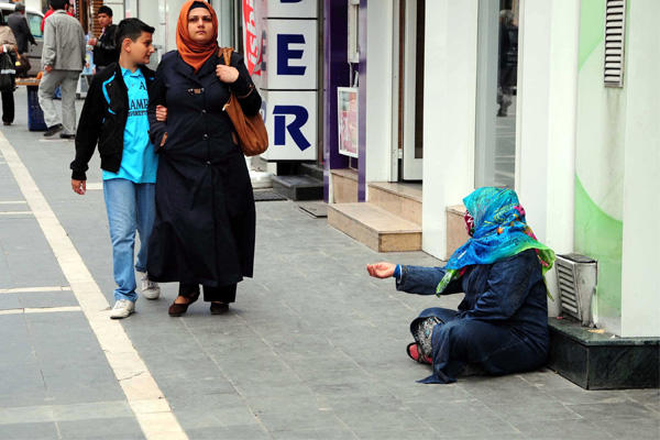 Yüz yılın mesleği DİLENCİLİK