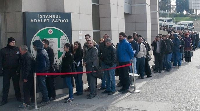 İnsan Olarak Aslında Biz de Kuyrukluyuz