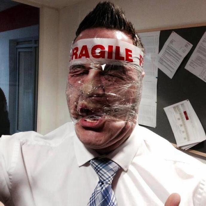 Yeni Selfie Trendi : Sellotape Selfie