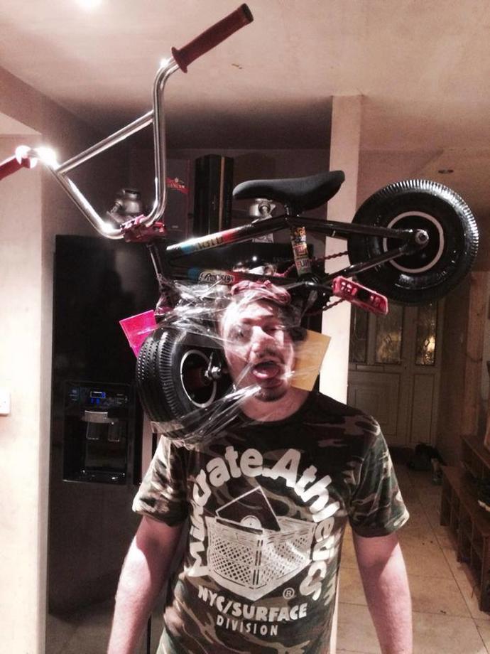 Yeni Selfie Trendi : Sellotape Selfie