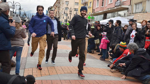 Yeni Moda Akımı: Erkeğin Topuklu Ayakkabı Giymesi
