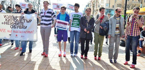 Yeni Moda Akımı: Erkeğin Topuklu Ayakkabı Giymesi