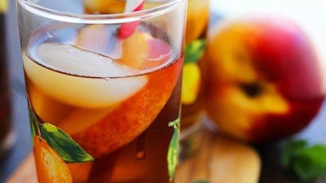 Evde Şeftalili İce Tea Yapımı