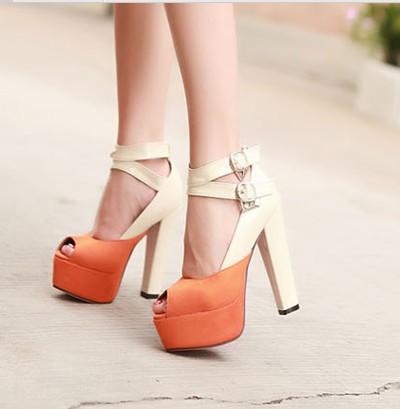 Stiletto Giymenin Altın Kuralı ve Bu Senenin Trendi Kalın Topuk Ayakkabılar!