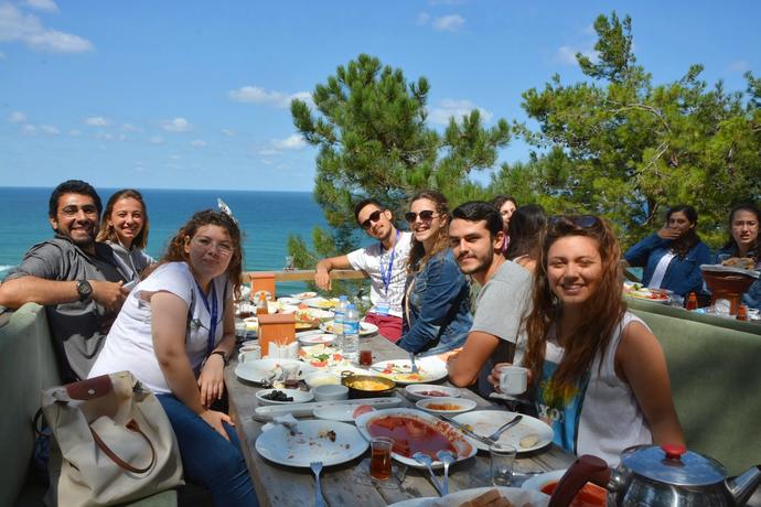 Çirkin Biri Yerine Güzel/Yakışıklı Biriyle Çıkmak İçin Gerekli 5 Sebep