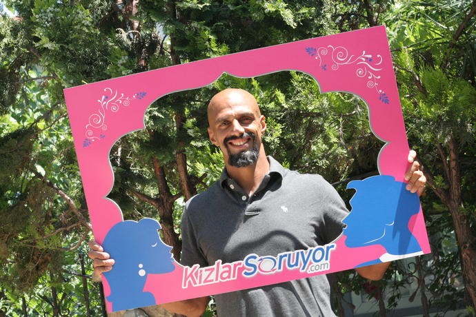 Acunn Medya'dan Survivor All Star Hasan Bu Çarşamba KizlarSoruyor'da!